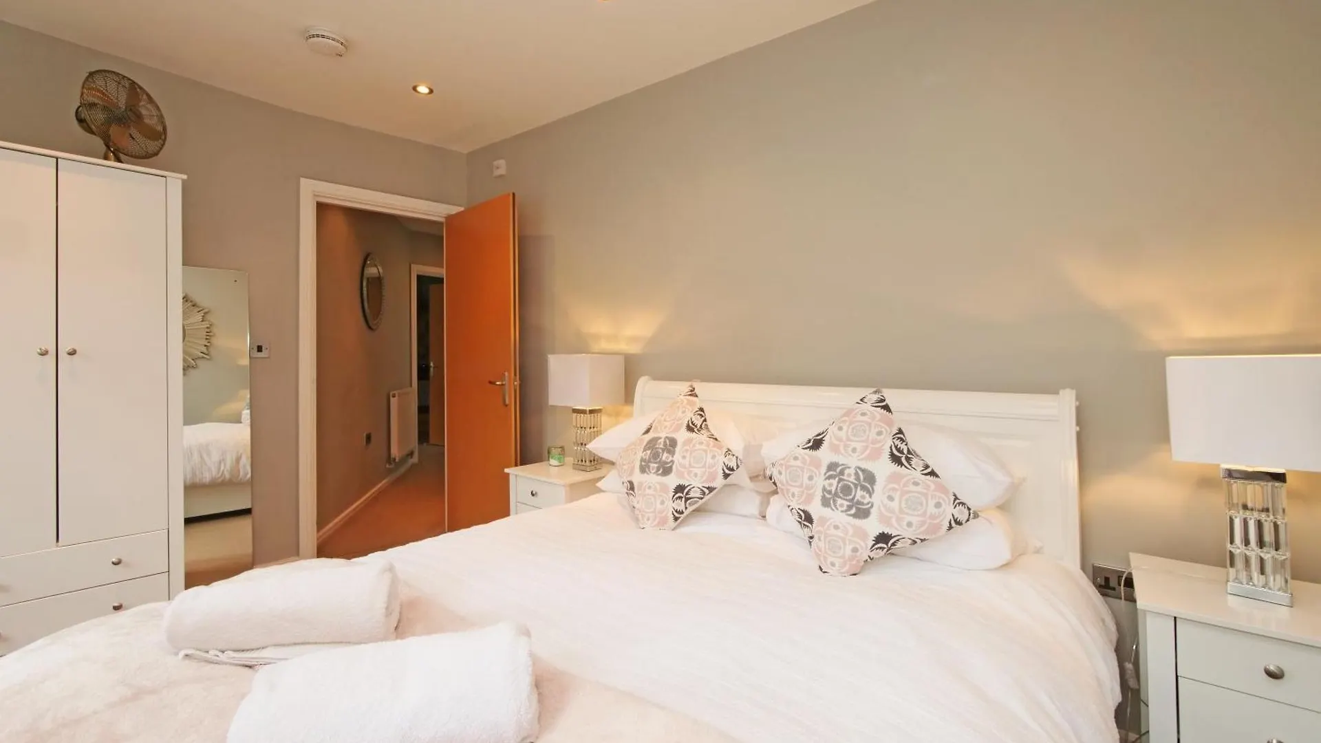 Large Flat - Very Central - Business Stays York 0*,
